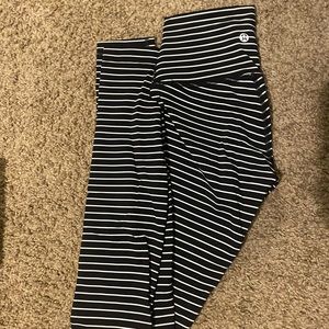 Wunder Under Striped Leggings